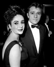 elizabeth-taylor-richard-burton-1964